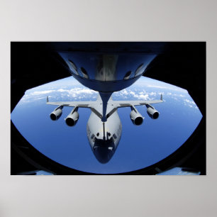 Poster A.A. - 17 Globemaster III recebem o combustível