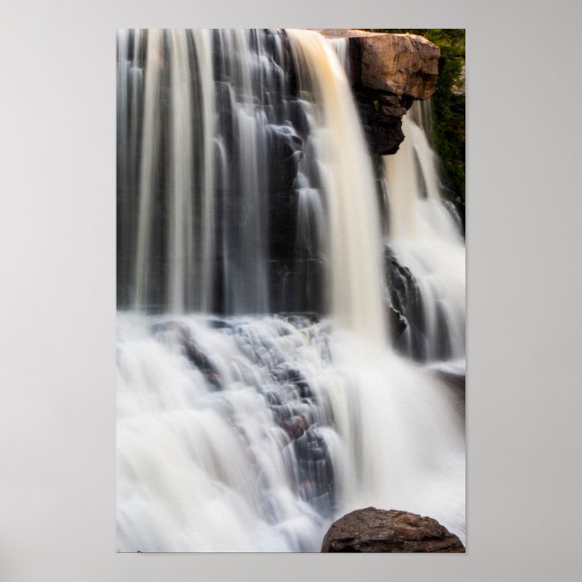 Póster A Água Negra Cai Perto, West Virginia. (Frente)