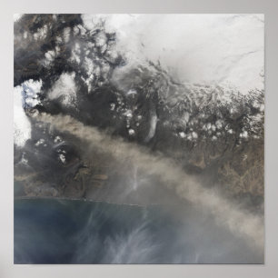 Poster A cinza e o vapor continuam a billowing