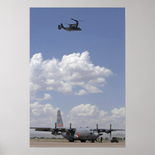 Póster A CV- 22 Osprey voa sobre um Hércules C- 130