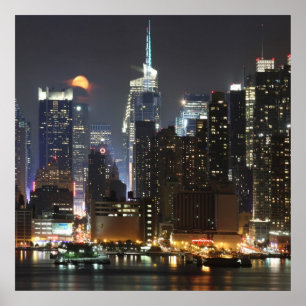 Poster A lua aumenta sobre o Midtown New York.