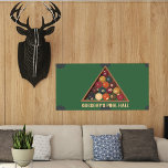 Póster A Mesa Personalizada De Piscina Do Vintage Billiar<br><div class="desc">Este poster está pronto para ser personalizado com o seu próprio texto personalizado. Seu texto aparece em letras marfim coloridas abaixo da minha ilustração realista do estilo de um conjunto de bolas billiard vintage que o fundo tem o aspecto de uma mesa piscina clássica. Adicione seu próprio slogan para criar...</div>