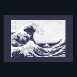 Póster A onda do Excelente de Kanagawa (神 奈 川 沖 浪 裏)<br><div class="desc">A Onda de Excelente de Kanagawa (神 奈 沖 浪 裏),  é um impressão de bloco de madeira do artista japonês Katsushika Hokusai (葛 川 飾 北 斎). Visite minha loja para obter um design mais interessante e mais opções de cores => zazzle.com/iwheels*</div>