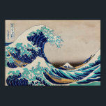 Poster A Onda do Excelente do bloco de madeira japonês Ka<br><div class="desc">Esta peça icônica impressionante é "Kanagawa Oki Nami Ura" (A Onda, ou, A Onda Excelente Off Kanagawa), por Katsushika Hokusai. Esta impressão é a mais conhecida de sua série, "Trinta e seis Vistas do Monte Fuji". Uma coisa interessante a ser notada é que, devido à natureza da arte japonesa em...</div>
