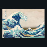 Poster A onda do Excelente na reprodução original de Kana<br><div class="desc">Sob a onda de Kanagawa (Kanagawa oki nami ura),  também conhecida como onda de Excelentes,  por Katsushika Hokusai (japonês,  Tóquio (Edo) 1760-1849 Tóquio (Edo)). Esta reprodução exata cumprimentará perfeitamente a sua decoração. O tamanho real é 10, 1" x 14, 9" ou 25, 7 cm x 37.</div>