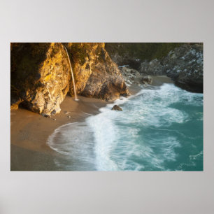 Poster A pitoresca McWay Falls desaba na praia e