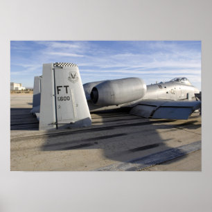 Póster A seção de cauda A-10 de um raio II