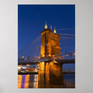 Póster A silhueta de Cincinnati, Ohio, EUA ao anoitecer