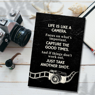 Poster A Vida É Como Uma Câmera Vintage Citação Motivacio