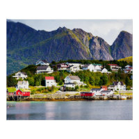 Aldeia de Lofoten Norway Reine sob o céu azul enso