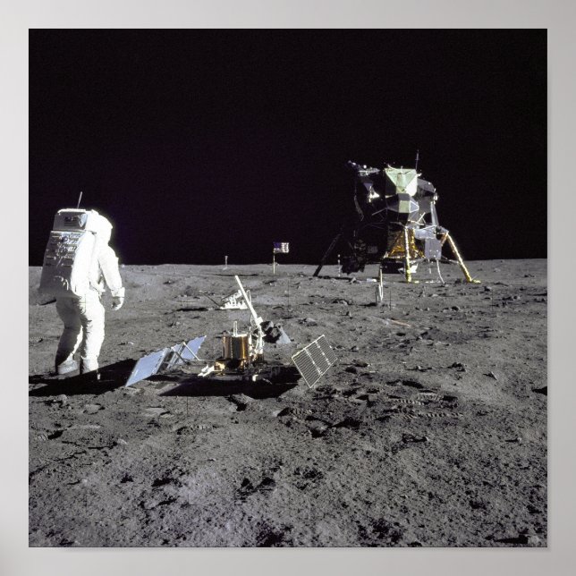 Póster Aldrin olha para trás na base de tranquilidade (Frente)