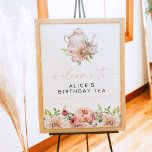 Poster ALICE Blush Floral Birthday Tea Brunch Bem-vindo<br><div class="desc">Este sinal de boas-vindas de aniversário apresenta flores de primavera e um conjunto de chá bonitinho. Este chá de aniversário é perfeito para seu café da manhã ou brunch.</div>