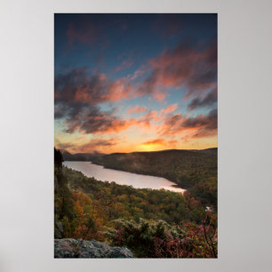 Póster Amanhecer Vibrante Sobre o Lago das Nuvens no Outo