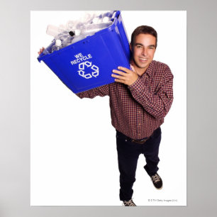 Póster Ângulo alto de um homem que sorri ao guardarar a