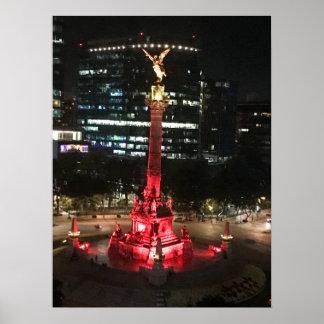 Poster Anjo da Independência iluminado de vermelho, Cidad