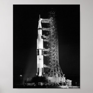 Póster Apollo 11 na plataforma de lançamento