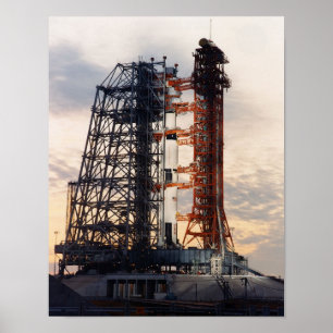 Póster Apollo 8 na plataforma de lançamento