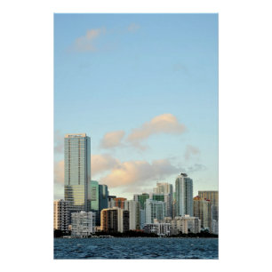 Póster Arranha-céus de Miami contra o céu claro largo