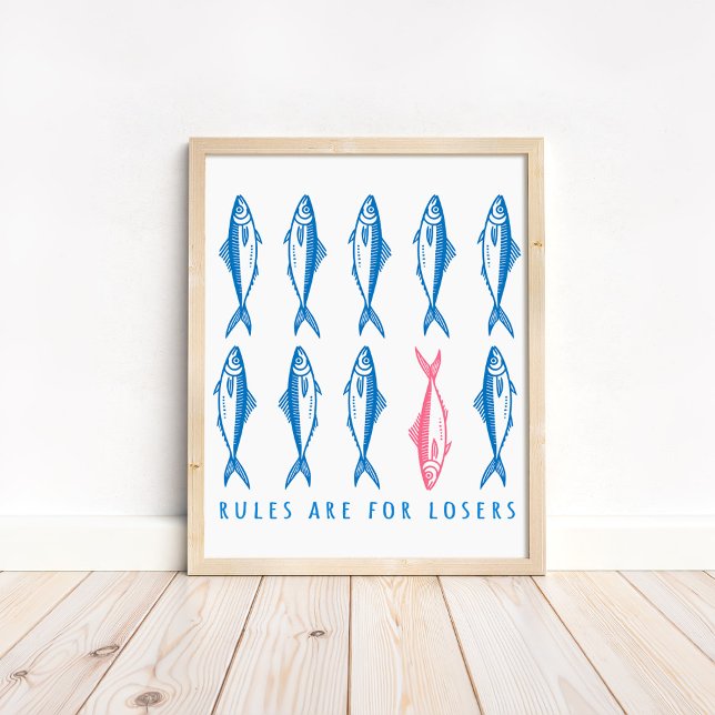 Poster Arte de Parede Divertida Boho Costeira "Regras São ("Rules Are For Losers" Funny Boho Coastal Wall Art in a neutral wooden frame on the floor)