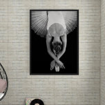 Poster Arte Fotográfica Branca e Preta Moderna Ballerina<br><div class="desc">Elevem seu espaço com a graça eterno da Poster de Foto-Arte Moderna Ballerina Black e White. Esta trabalho de arte impressionante captura a elegância e a força de uma bailarina numa fotografia a preto e branco, belamente composta. A imagem retrata a bailarina em uma pose dinâmica, mostrando seu poste, flexibilidade...</div>