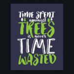 Poster Árvore da Floresta de Cotação e Hiperligação Inspi<br><div class="desc">O tempo passado entre as árvores nunca é desperdiçado. Design de slogan inspiracional e motivacional para o abraçador de árvores e aqueles que se importam com o habitat da vida selvagem. Vintage e retro mercadoria para lembrá-lo de se conectar com a natureza e proteger a floresta. Perfeito para celebrar o...</div>