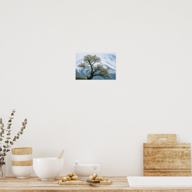 Poster Árvore Florindo Solitária e Montanhas Nevadas (Cozinha)