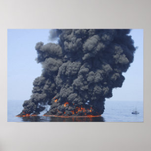 Póster As nuvens de fumo escuras e de fogo emergem 2