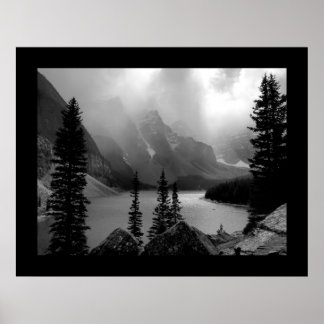 Póster As nuvens se rompem (bordadas) em preto e branco