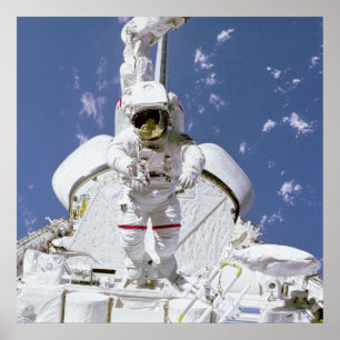 Póster Astronauta conectado ao sistema de manipulador rem