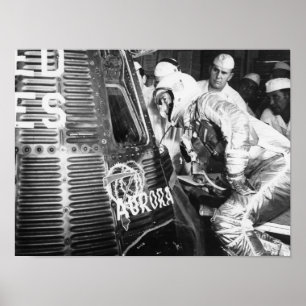 Póster Astronauta Scott Carpenter inspeciona Aurora 7