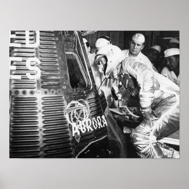 Póster Astronauta Scott Carpenter inspeciona Aurora 7 (Frente)