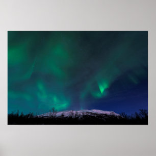 Póster Aurora boreal sobre Mt Noulja