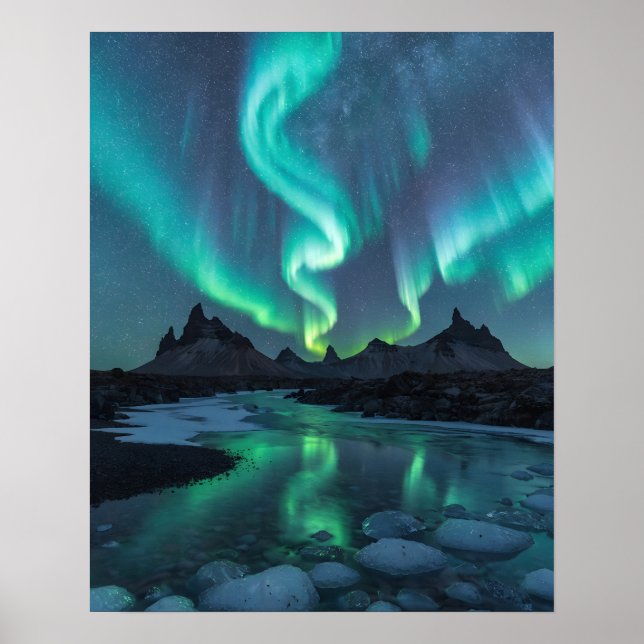 Poster Aurora Over Icelandic Wilderness (Frente)