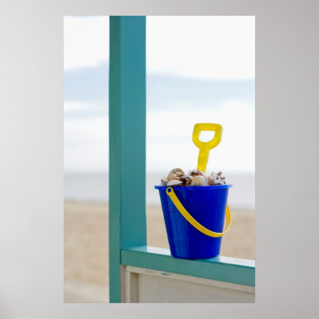Poster Balde Preenchido Com Capas De Costura (Frente)