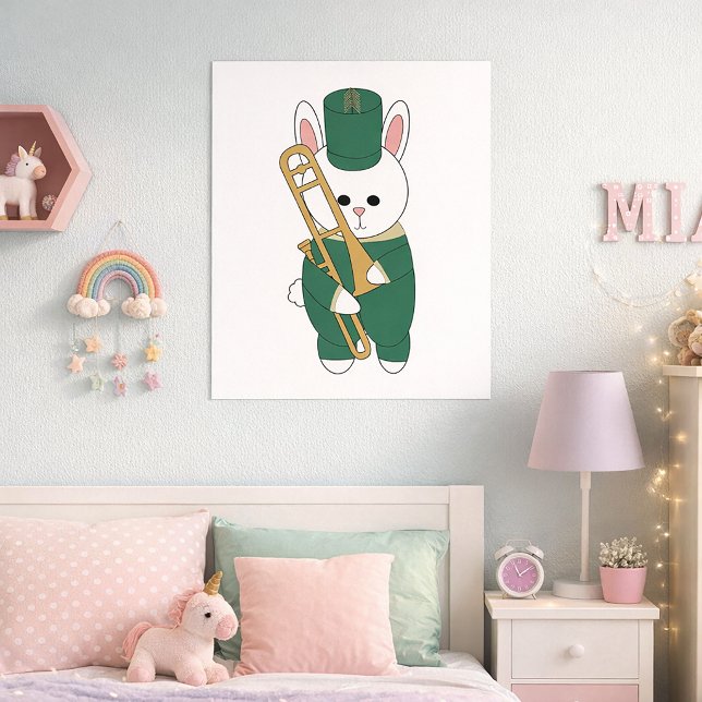 Poster Banda Marcial de Trombone Coelho Verde e Dourado (A poster of a rabbit holding a trombone in a green & gold marching band uniform.)