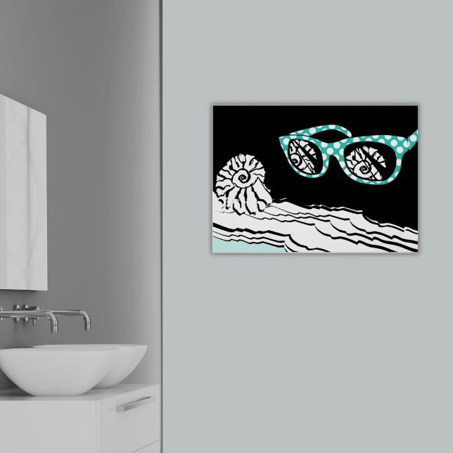Poster Banheiro de Bolinhas do Mar de Praia e Turquesa (Turquoise Sunglasses at the Beach, Shell Mirroring, Surf Rolling, Bathroom Art)