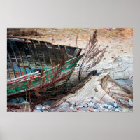 Barco de Madeira Pintado Antigo Abandonado na Prai
