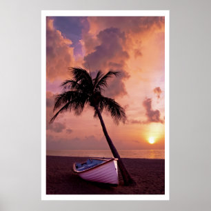Póster Barco sob Palm na praia em Sunset