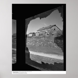 Póster Barn através da Tela Quebrada do Antigo Cookhouse