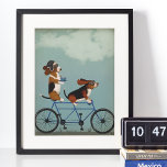Poster Basset Hound Tandem<br><div class="desc">Basset Hound Tandem de Fabfunky. Possui cabanas de basset andando de bicicleta em um estilo branco,  steampunk. | 192024D</div>