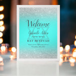 Poster Bat Mitzvah é bem-vindo<br><div class="desc">Típica de prata e sinal de boas-vindas do partido Bat Mitzvah,  azul-lacrimogêneo e azul-lacrimogêneo. O fundo azul lacrimejante é totalmente personalizável. Adicione seu nome hebraico.</div>