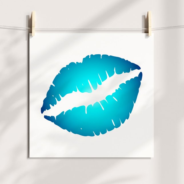 Póster Beijo de Lábios em Azul Água em Branco (Aqua Blue Lipstick Kiss on White Poster)