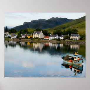 Póster Bela foto da pequena vila de Dornie com