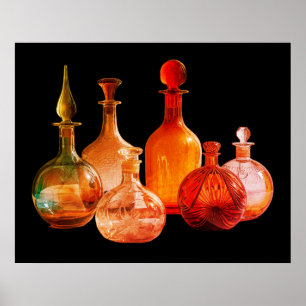 Poster Belas Garrafas de Vidro Antigas Parede Fundo Preto