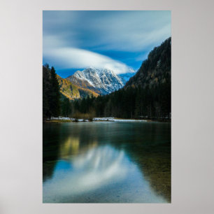 Poster Belo lago com montanhas em Zgornje Jezersko