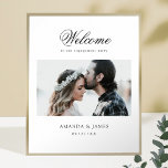 Poster Boas-vindas à Festa de noivado de Fotos Moderna El<br><div class="desc">Esta festa de noivado de boas-vindas da modelo de fotos, simplesmente elegante, apresenta um design moderno e nítido com um talento clássico. Personalize-o com a sua foto favorita e torne-o exclusivamente seu! Você pode mudar a fonte e a cor do texto para se adequar ao seu gosto. E por favor...</div>