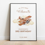 Poster Boas-vindas ao Aniversário do Vintage Aircraft Bip<br><div class="desc">Bem-vindos a todos os pequenos pilotos no hangar com este poster de sinal de boas-vindas antigo,  festa de aniversário de aviões antigos - um barato e alternativo favorável ao orçamento para conselhos de espuma. Localizar itens correspondentes no nosso compro!</div>