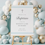 Poster Boas-vindas aos modernos Elegance Boys Baptism<br><div class="desc">Este Sinal de Boas-vindas do Baptismo dos Modernos Boys Elegance é chic,  um sinal limpo com faixas de azul macio e uma cruz mínima. O tipo personalizável de cinza permite que você altere todas as informações da placa para seu gosto. Perfeito para o batismo de um menino.</div>