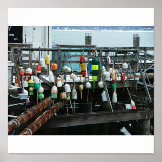 Póster boias penduradas nas mães do pier.