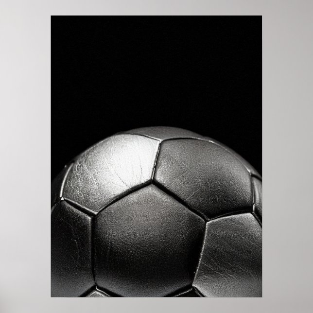 Poster Bola de Futebol Escura Dramática Close Up (Frente)